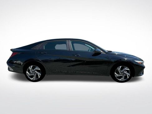 Used 2025 Hyundai Elantra Sport FWD image 11