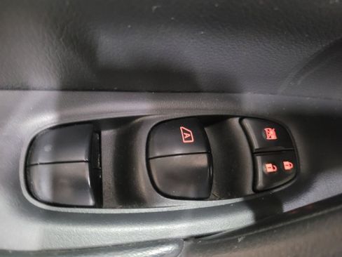 Used 2015 Nissan Rogue S AWD/4WD image 27