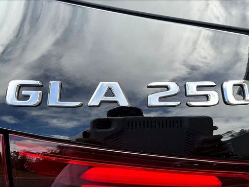 Used 2025 Mercedes-Benz GLA 250 4MATIC image 33
