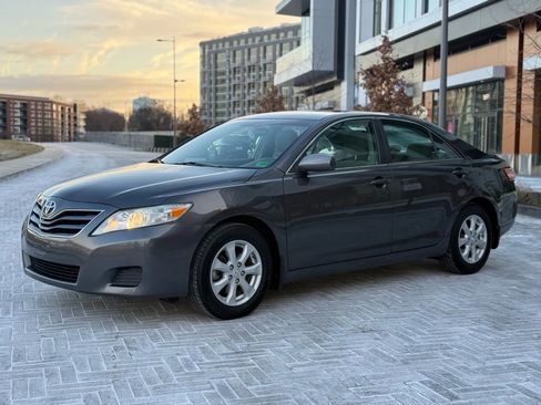 Used 2011 Toyota Camry LE image 3