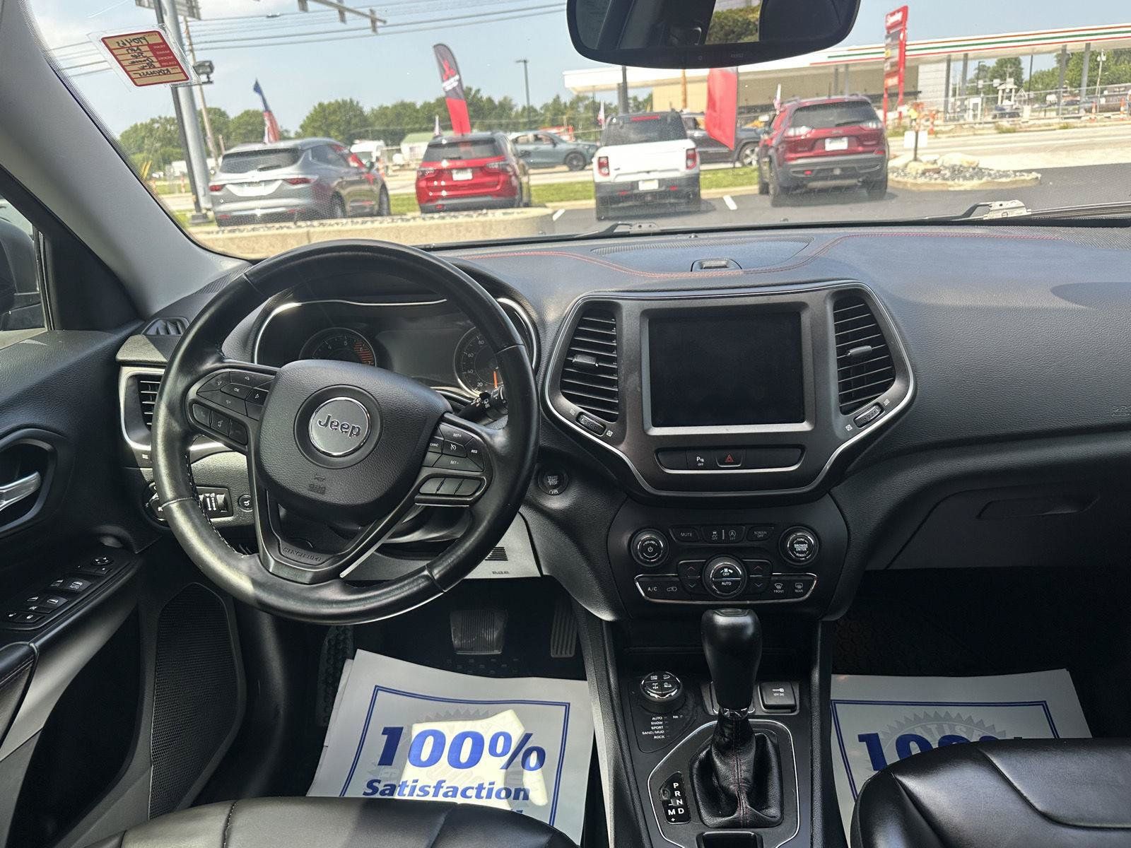 Used 2019 Jeep Cherokee Trailhawk w/ Comfort/Convenience Group AWD/4WD image 32