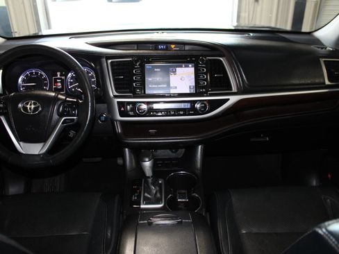 Used 2015 Toyota Highlander Limited Platinum FWD image 12