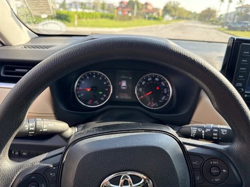 Used 2021 Toyota RAV4 XLE w/ Convenience Package image 30