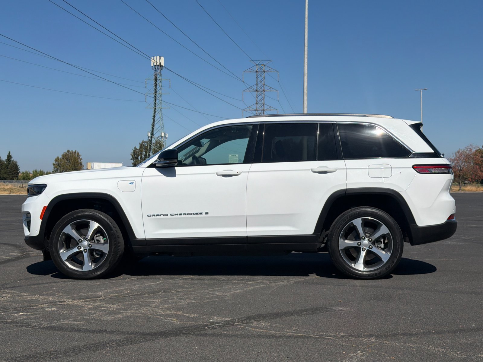 Used 2023 Jeep Grand Cherokee 4WD 4xe w/ Luxury Tech Group II image 7