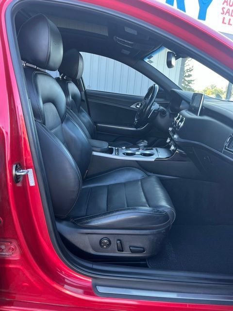 Used 2018 Kia Stinger GT2 AWD/4WD image 32