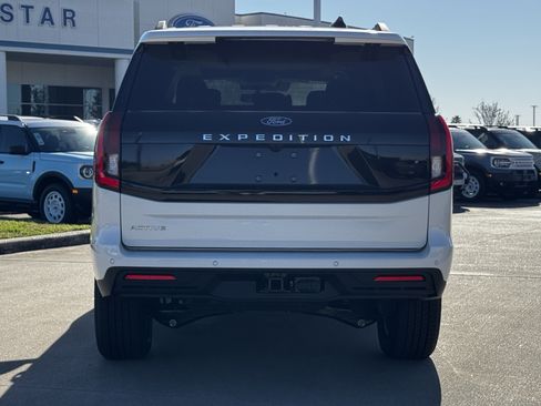 New 2025 Ford Expedition Active image 10