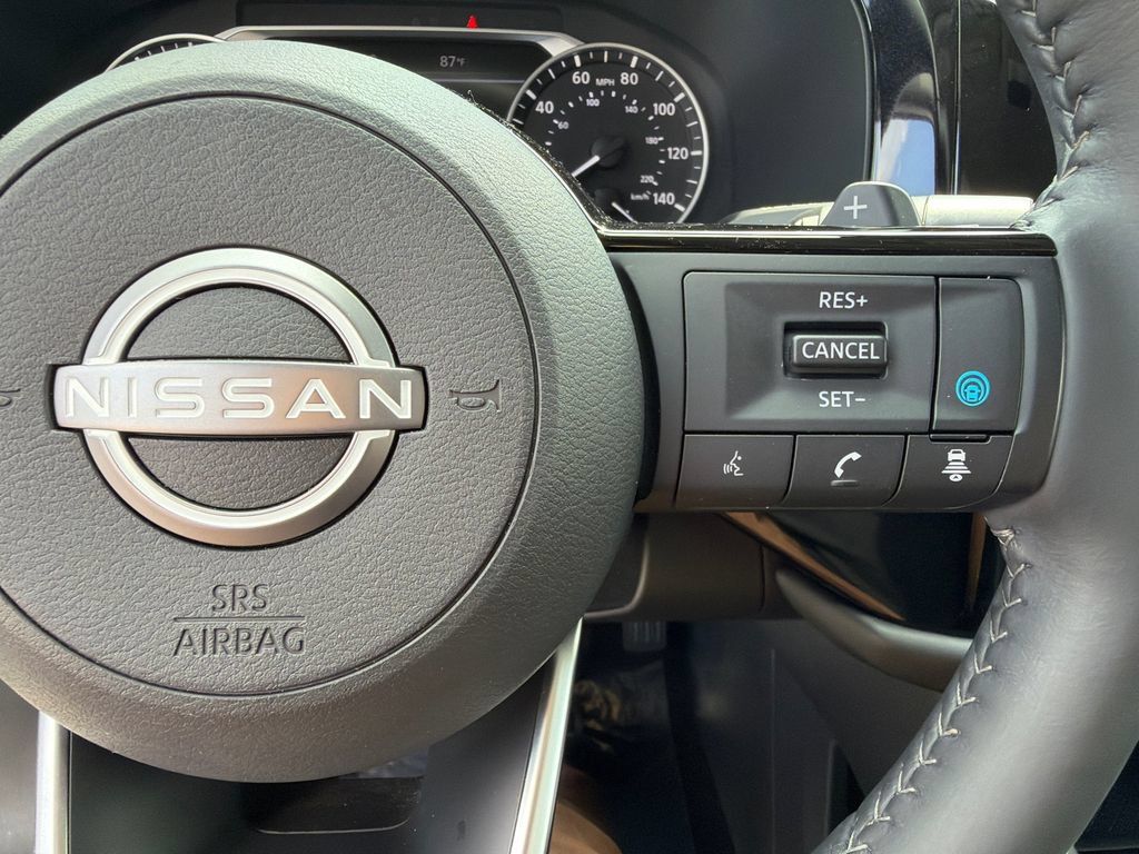 Used 2024 Nissan Pathfinder SL FWD image 26