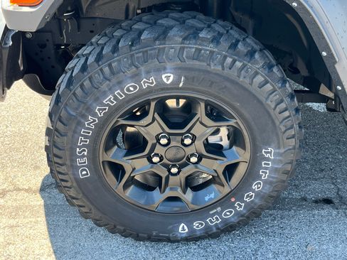 Used 2023 Jeep Wrangler Unlimited w/ Sun & Screen Package AWD/4WD image 14