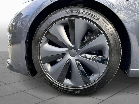 Used 2022 Tesla Model S image 9