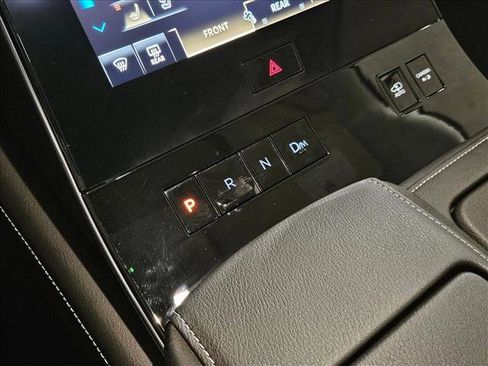 Used 2025 INFINITI QX80 Sensory image 12