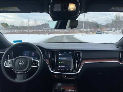 Used 2025 Volvo V60 B5 Cross Country Plus image 15