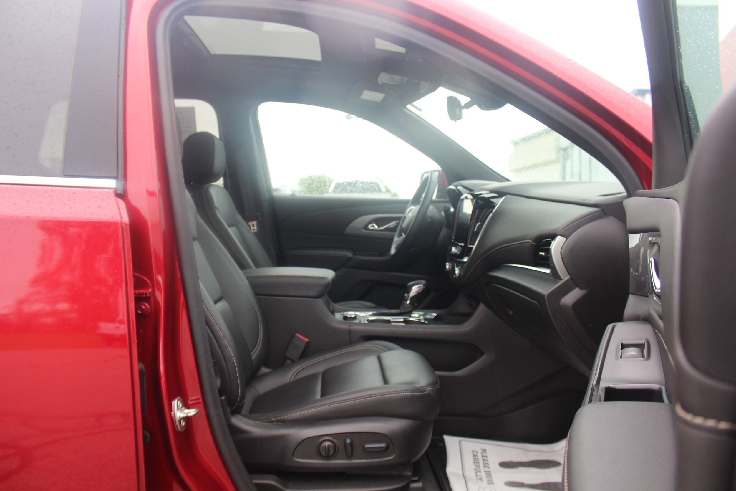 Used 2023 Chevrolet Traverse LT w/ LT Premium Package AWD/4WD image 18