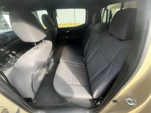 Used 2019 Toyota Tacoma TRD Off-Road image 13