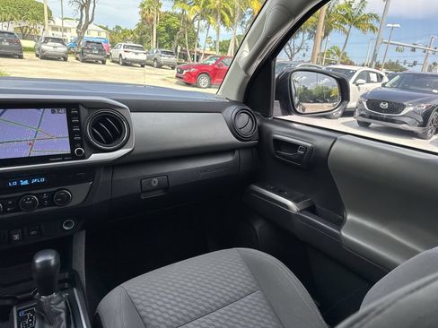 Used 2022 Toyota Tacoma SR5 RWD image 15