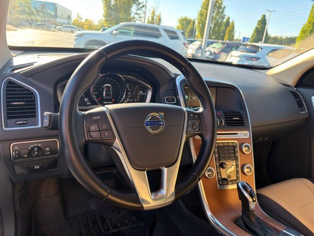 Used 2017 Volvo XC60 T5 Inscription w/ Preferred Option Package FWD image 14