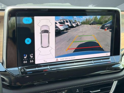 Used 2024 Volkswagen Atlas SE image 23