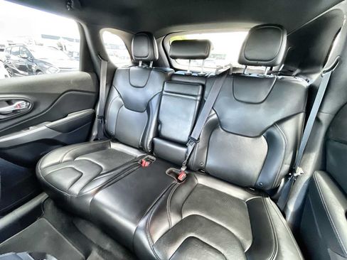 Used 2019 Jeep Cherokee High Altitude AWD/4WD image 24
