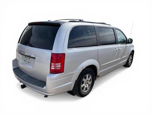 Used 2008 Chrysler Town & Country Touring image 5
