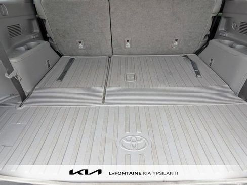 Used 2018 Toyota Highlander XLE AWD/4WD image 30