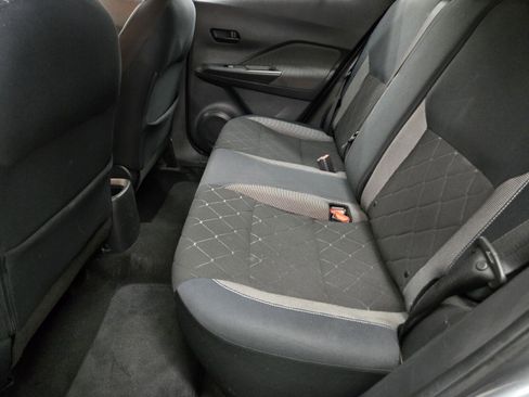 Used 2018 Nissan Kicks S image 9