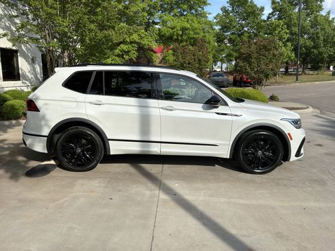 Used 2022 Volkswagen Tiguan SE R-Line image 11
