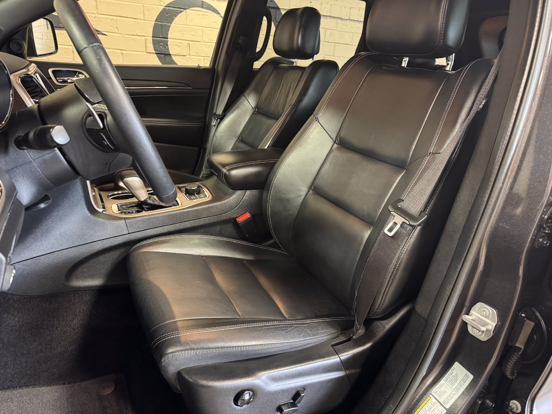 Used 2017 Jeep Grand Cherokee Limited AWD/4WD image 17