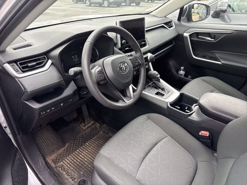 Used 2025 Toyota RAV4 XLE w/ Convenience Package AWD/4WD image 8