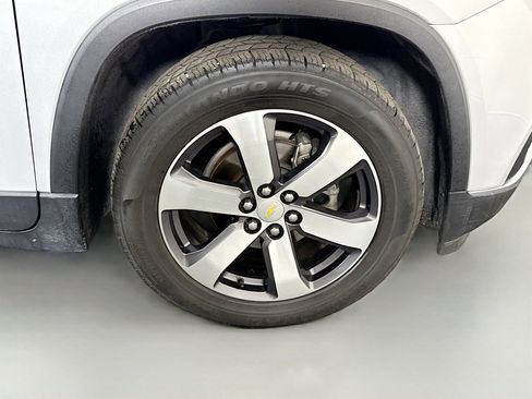 Used 2021 Chevrolet Traverse LT w/ LT Premium Package image 32