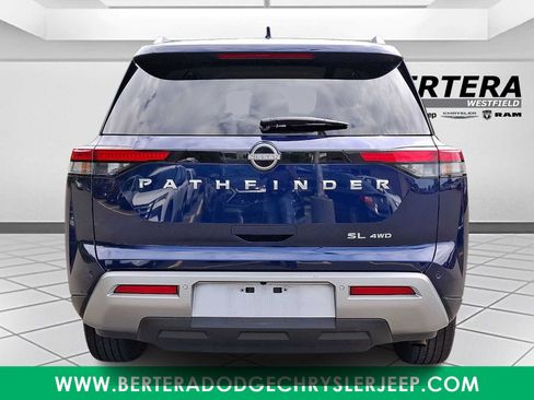 Used 2025 Nissan Pathfinder SL AWD/4WD image 5