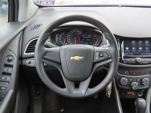 Used 2018 Chevrolet Trax LS image 18