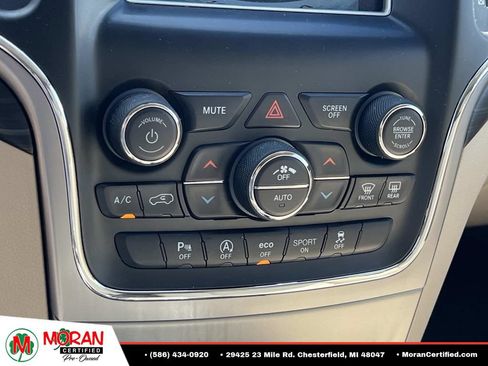 Used 2021 Jeep Grand Cherokee Laredo AWD/4WD image 23