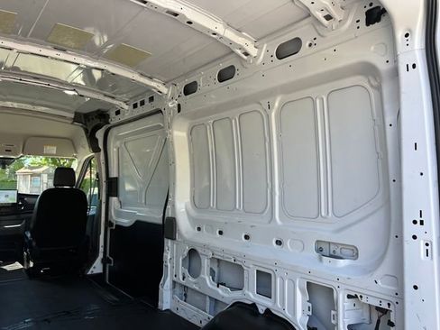 Used 2025 Ford Transit 250 148 Medium Roof RWD image 29