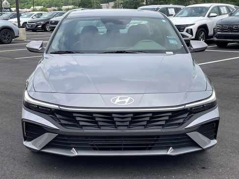 Certified 2026 Hyundai Elantra SE FWD image 8