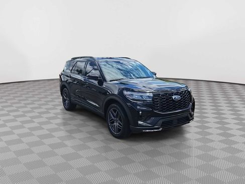Used 2025 Ford Explorer ST-Line w/ ST-Line Street Pack AWD/4WD image 2