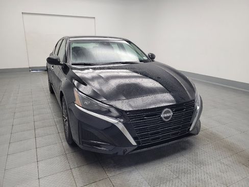Used 2025 Nissan Altima 2.5 SV FWD image 14