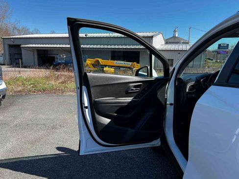 Used 2022 Chevrolet Trax LT image 11