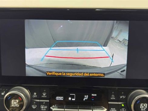 Used 2023 Toyota Highlander XLE image 34