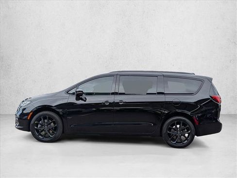 New 2026 Chrysler Pacifica Select image 9