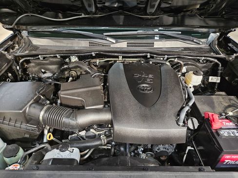 Used 2022 Toyota Tacoma Limited AWD/4WD image 19