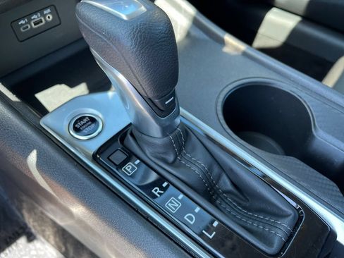 Used 2025 Nissan Altima 2.5 SV FWD image 37