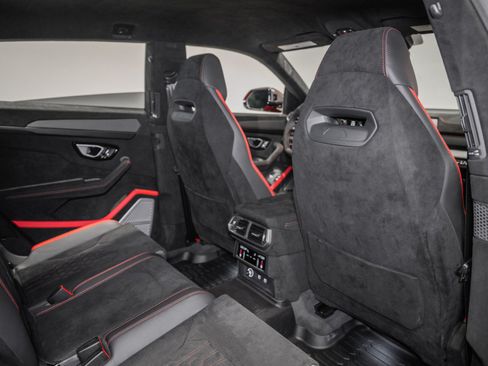 Used 2024 Lamborghini Urus Performante AWD/4WD image 23
