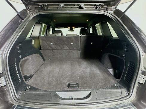 Used 2018 Jeep Grand Cherokee Laredo image 26