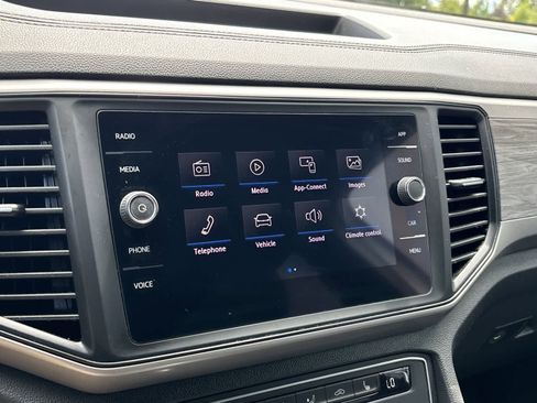 Used 2020 Volkswagen Atlas Cross Sport SE AWD/4WD image 19