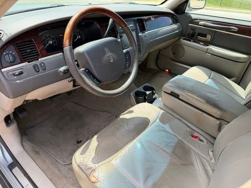 Used 2006 Lincoln Town Car Designer Series RWD image 11