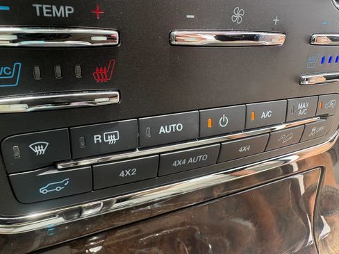 Used 2015 Lincoln Navigator 4WD image 16