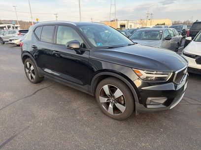 Used 2019 Volvo XC40 T5 Momentum
