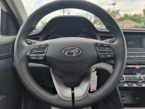 Used 2020 Hyundai Elantra SE w/ Cargo Package (C1) FWD image 11