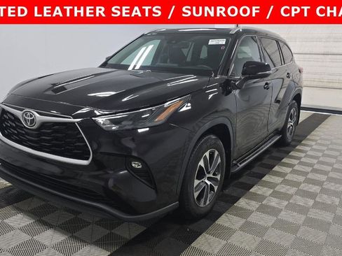 Used 2022 Toyota Highlander XLE AWD/4WD image 1