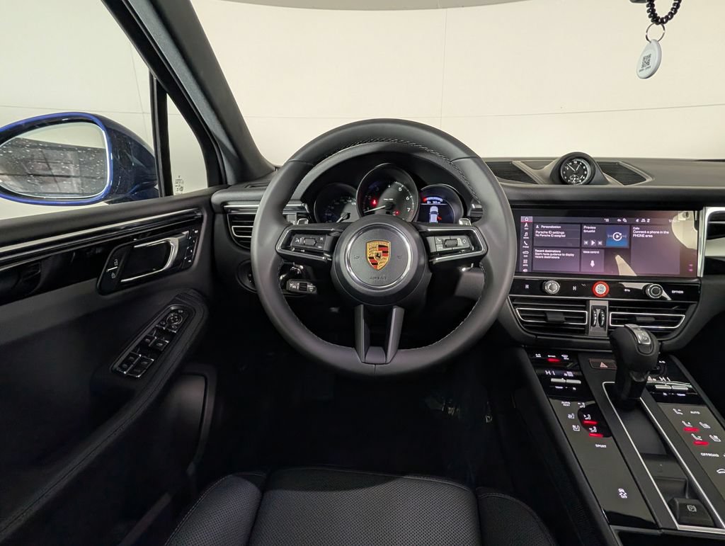 Certified 2026 Porsche Macan AWD/4WD image 21