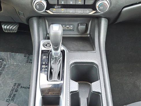 Used 2024 Nissan Sentra SV FWD image 11